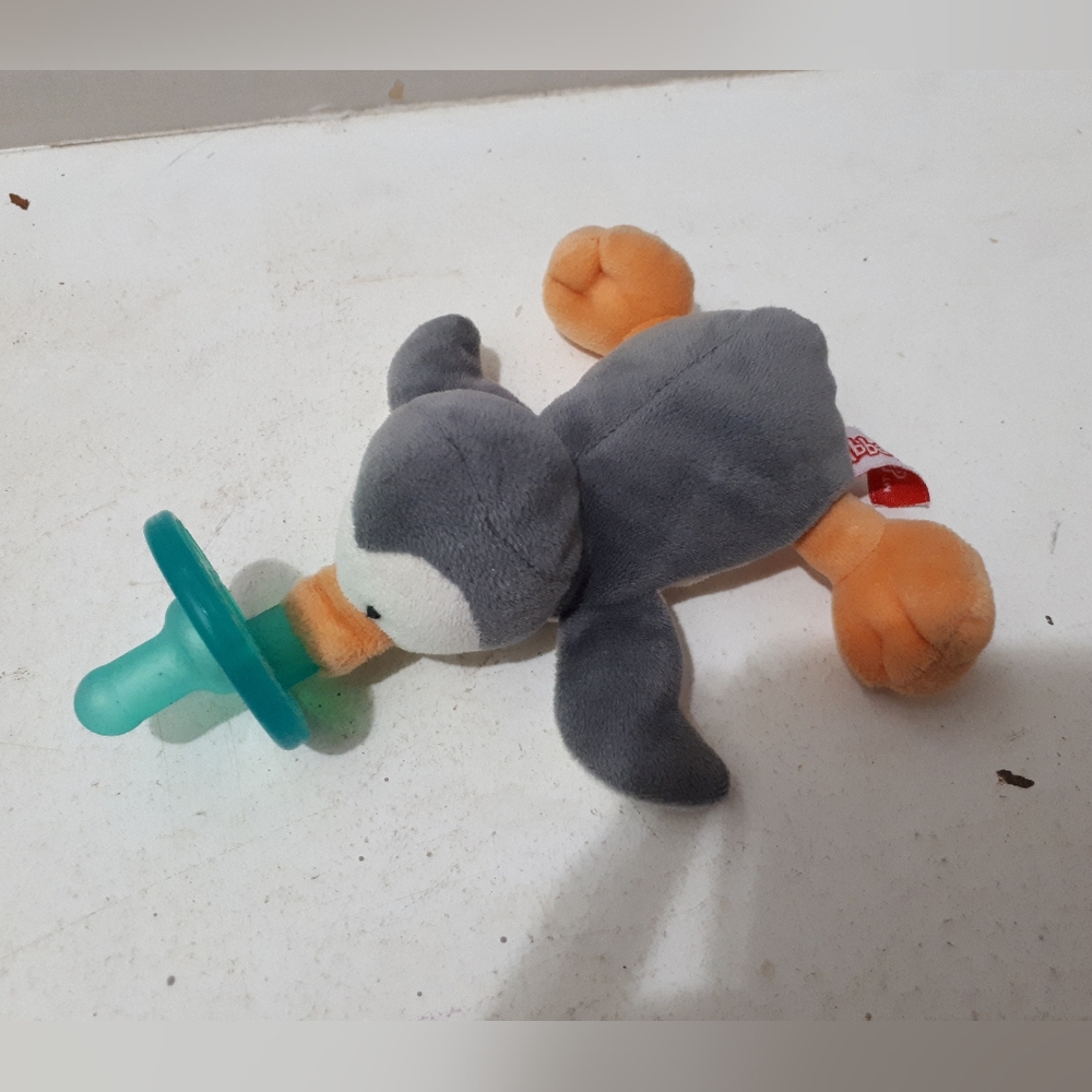 WubbaNub pacificer- baby penguin
